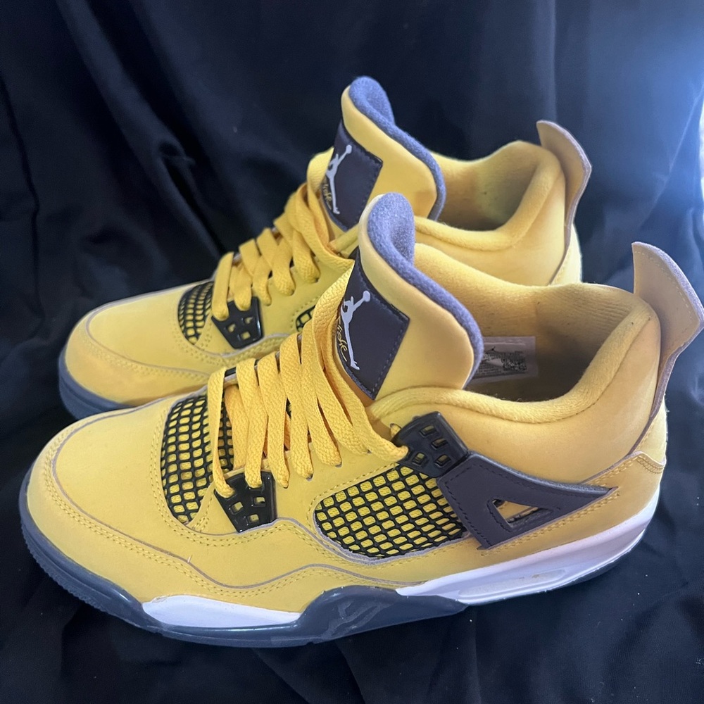 Black Friday only price 🖤 Jordan retro 4 lightening Yellow big Kids Sneakers sz6 - Picture 6 of 14